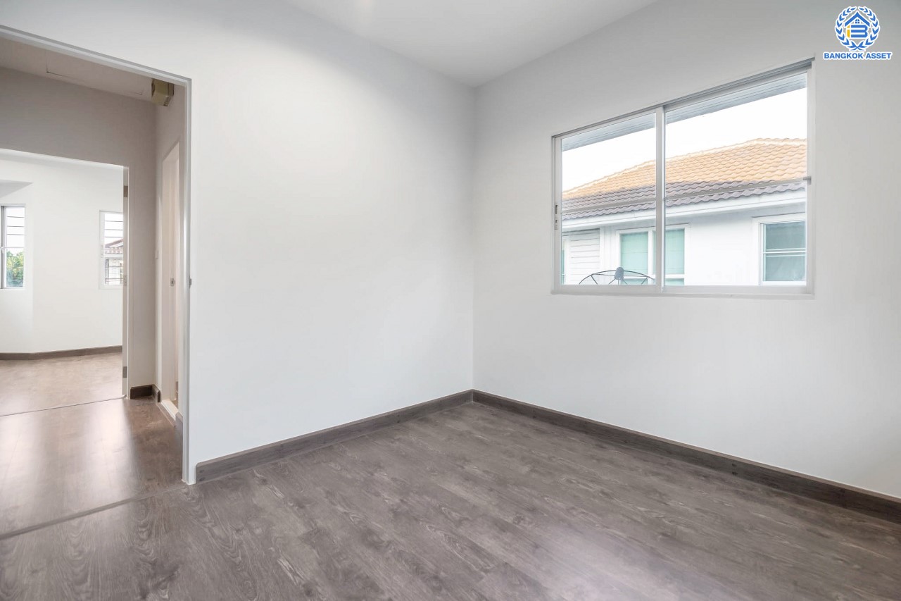 บ้านมือสองตกแต่งใหม่  แบรนด์ LH ม.พฤกษ์ลดา1 บางใหญ่-เซ็นทรัลเวสต์เกต เนื้อที่ 50 ตร.ว. ฟังก์ชัน 3 ห้องนอนพร้อมเชื่อมต่อห้องอเนกประสงค์ 3 ห้องน้ำ 2 ที่จอดรถ บนทำเลเส้นทางสายหลัก "กาญจนาภิเษก" ใกล้เซ็นทรัลเวสต์เกต และเพียง 10 นาทีถึงรถไฟฟ้า "สถานีคลองบางไผ่"